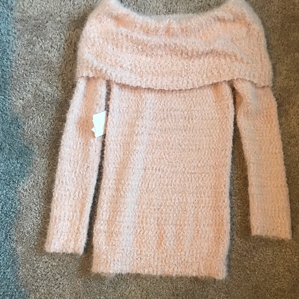 LC fuzzy sweater